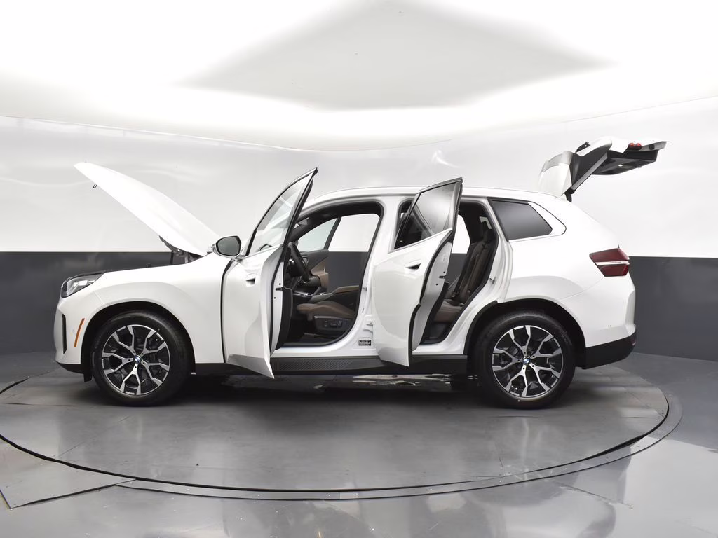 2025 Mineral White Metallic BMW X3 30 xDrive AWD SUV