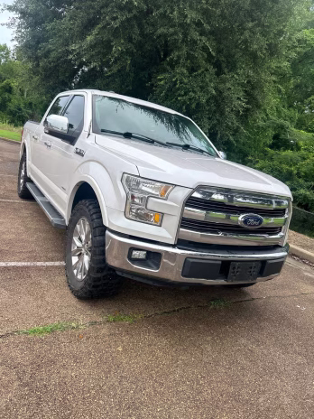 2017 White Platinum Clearcoat Metallic Ford F-150 Lariat RWD Truck
