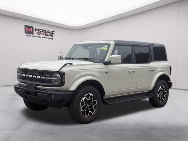 2025 Desert Sand Ford Bronco Outer Banks 4X4 SUV