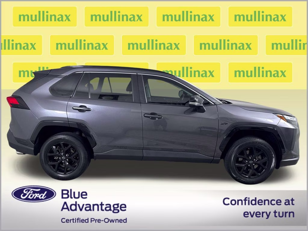 2022 Lunar Rock Toyota RAV4 XLE FWD SUV