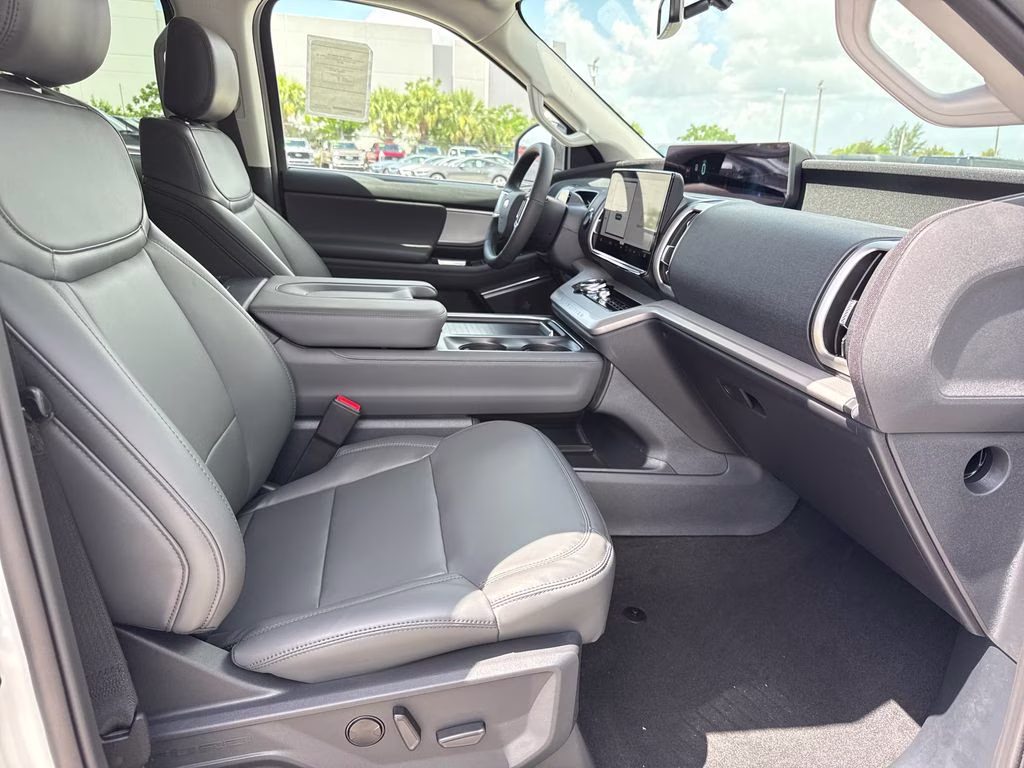 2027 Star White Metallic Tri-Coat Ford Expedition Active RWD SUV