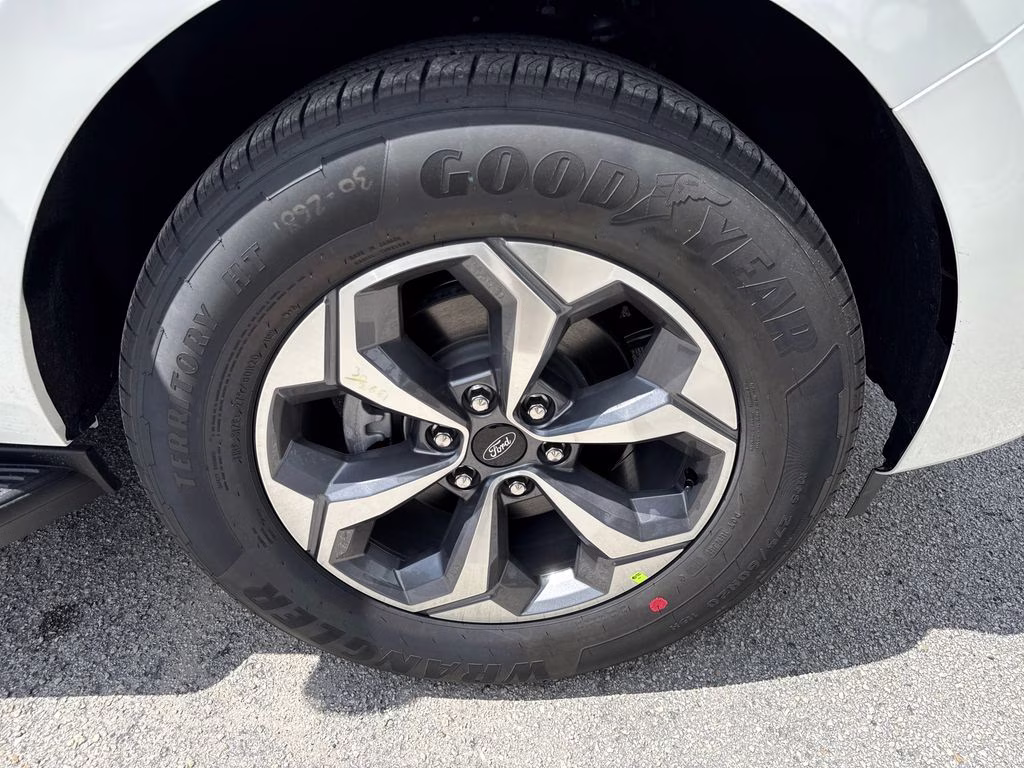 2027 Star White Metallic Tri-Coat Ford Expedition Active RWD SUV