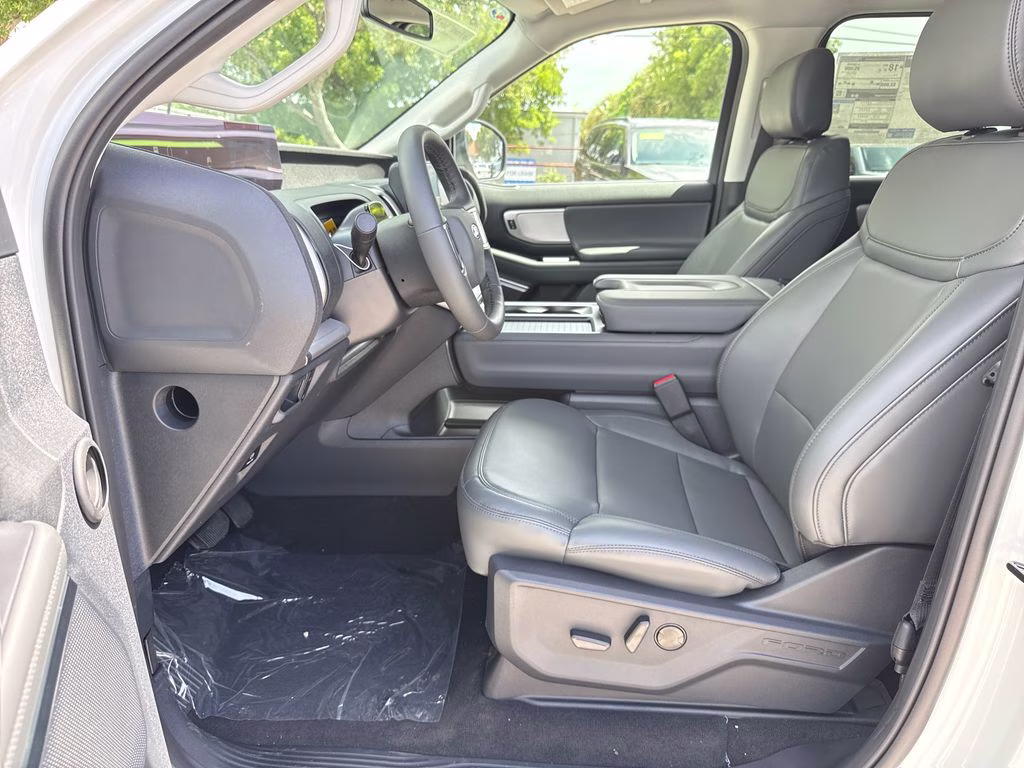 2027 Star White Metallic Tri-Coat Ford Expedition Active RWD SUV