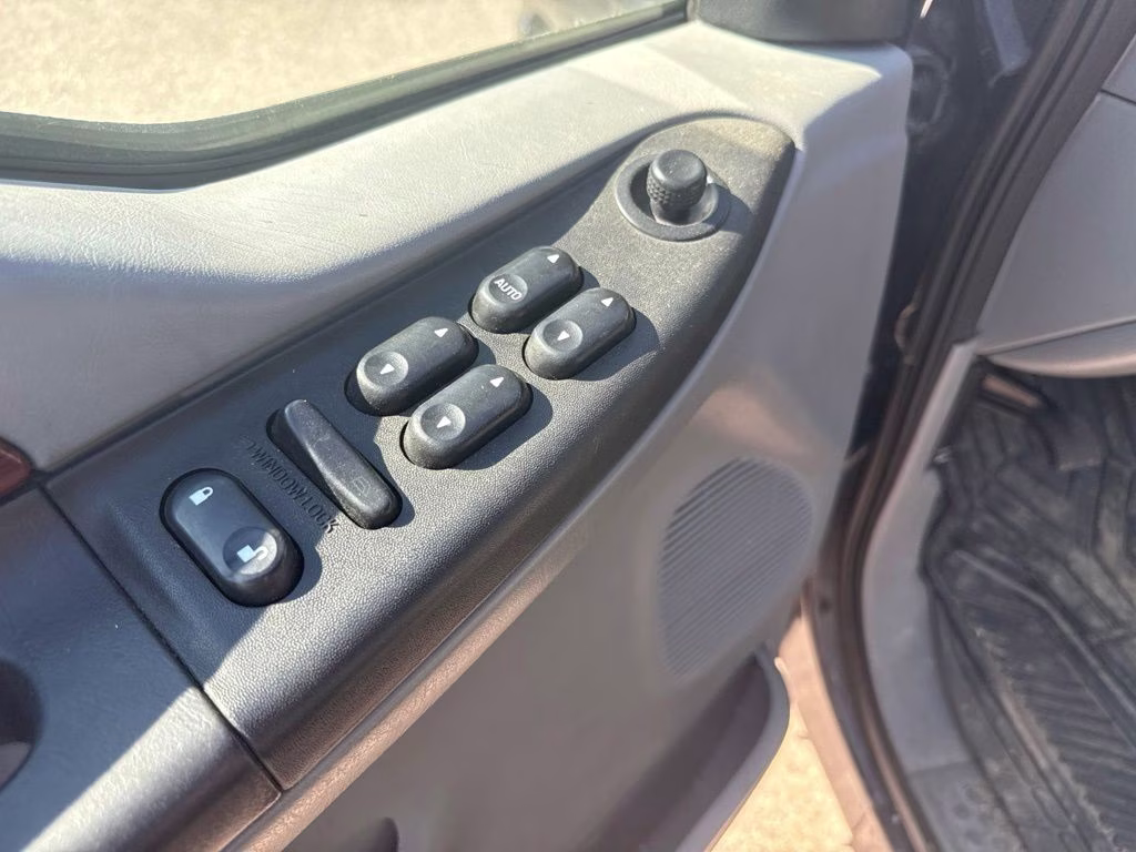 2006 Black Clearcoat Ford Super Duty F-350 DRW Lariat 4X4 Truck