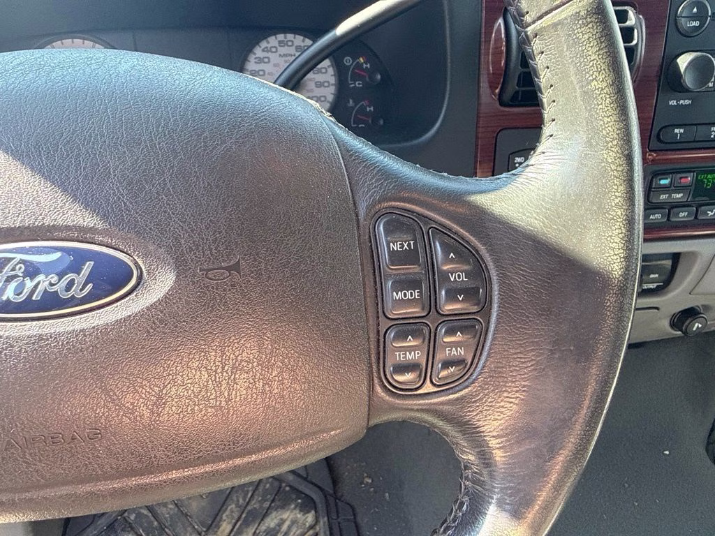 2006 Black Clearcoat Ford Super Duty F-350 DRW Lariat 4X4 Truck