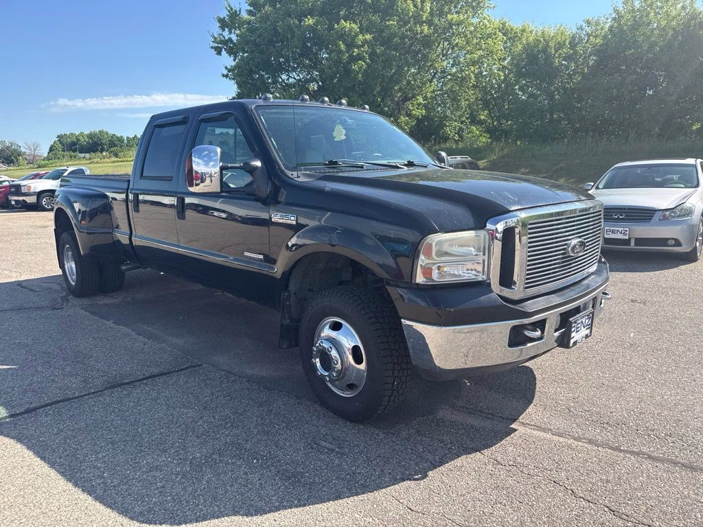 2006 Black Clearcoat Ford Super Duty F-350 DRW Lariat 4X4 Truck