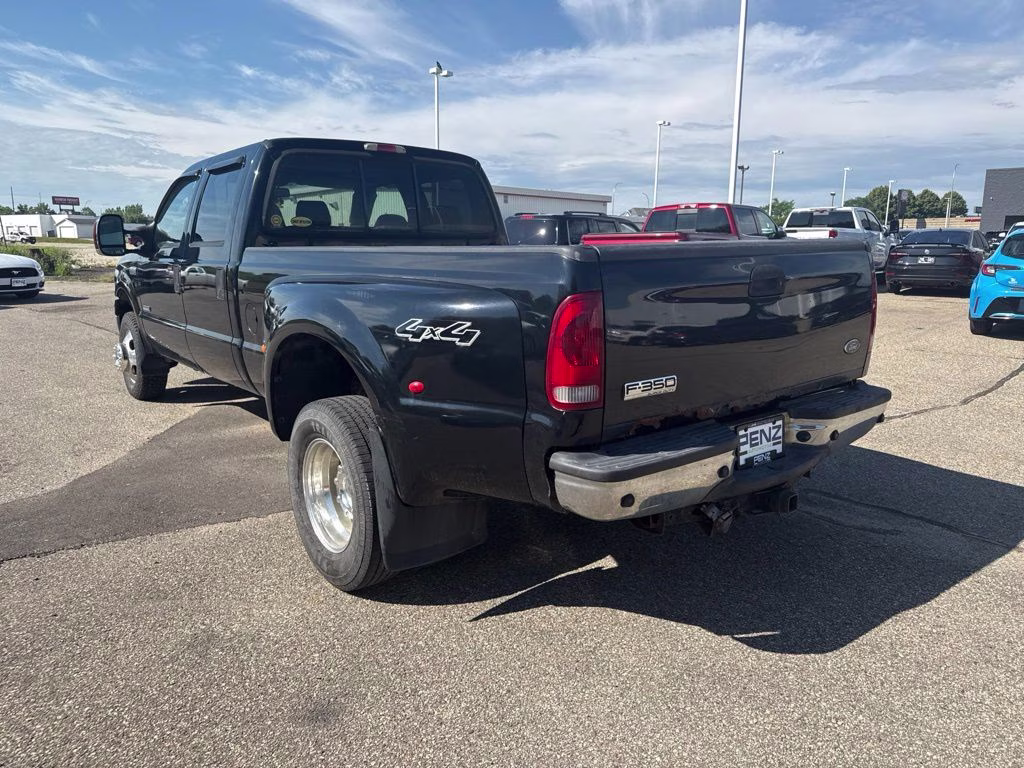2006 Black Clearcoat Ford Super Duty F-350 DRW Lariat 4X4 Truck
