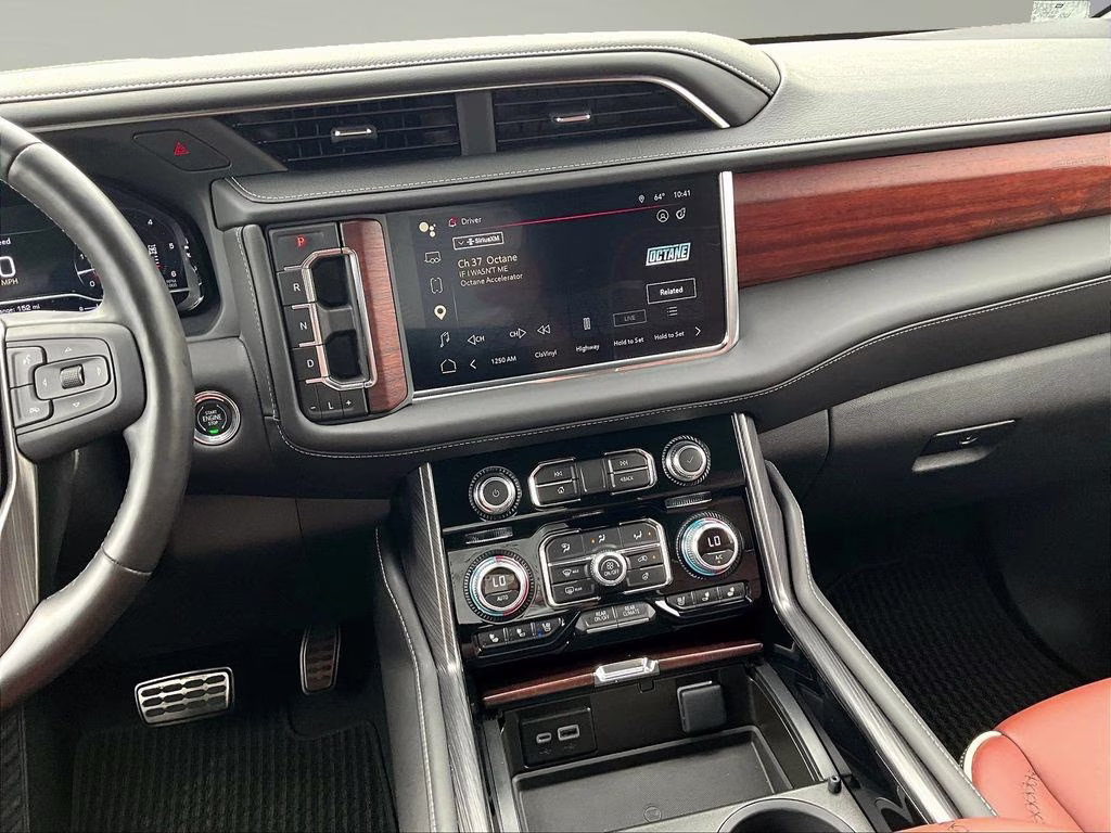 2023 White GMC Yukon XL Denali Ultimate 4X4 SUV