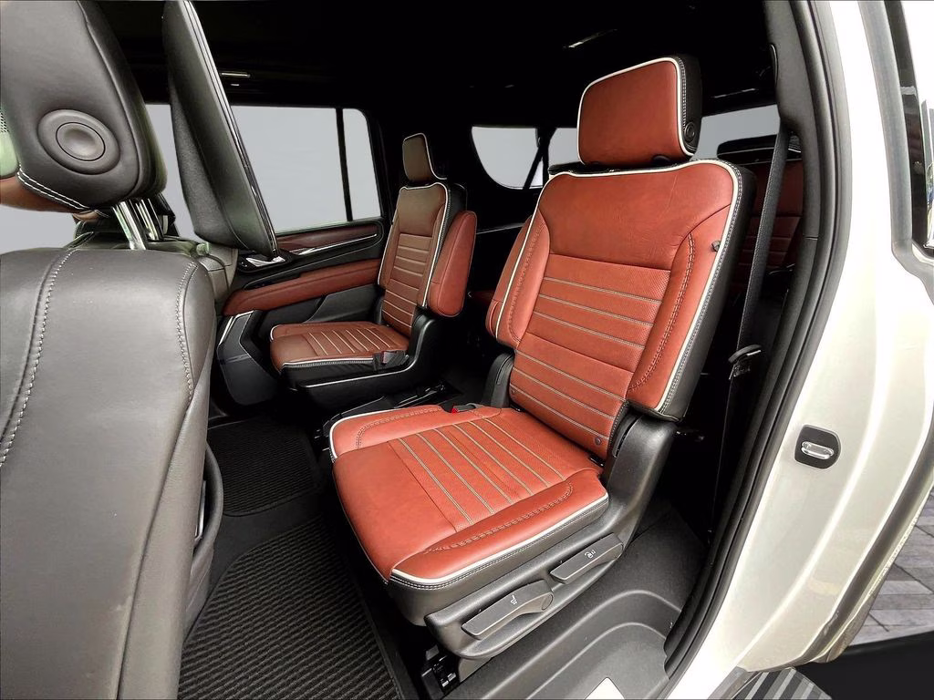 2023 White GMC Yukon XL Denali Ultimate 4X4 SUV