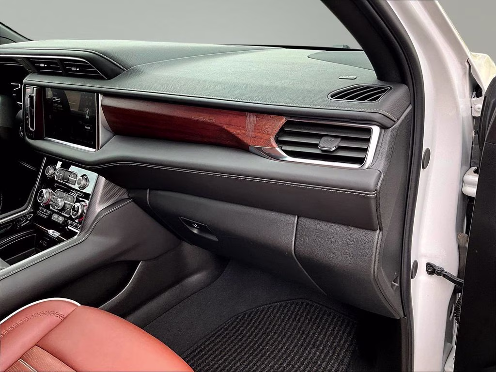 2023 White GMC Yukon XL Denali Ultimate 4X4 SUV