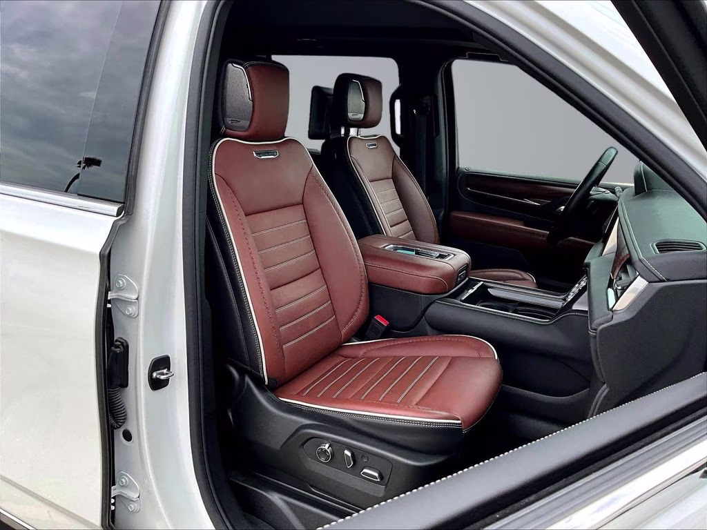 2023 White GMC Yukon XL Denali Ultimate 4X4 SUV