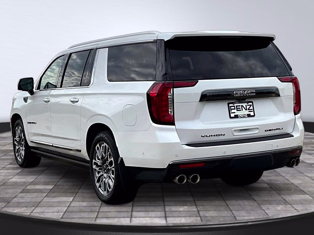 2023 White GMC Yukon XL Denali Ultimate 4X4 SUV