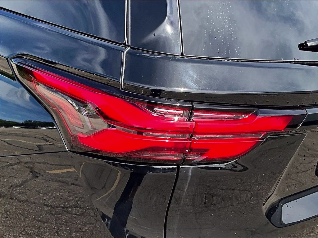 2023 Mosaic Black Metallic Chevrolet Traverse LT Leather AWD SUV