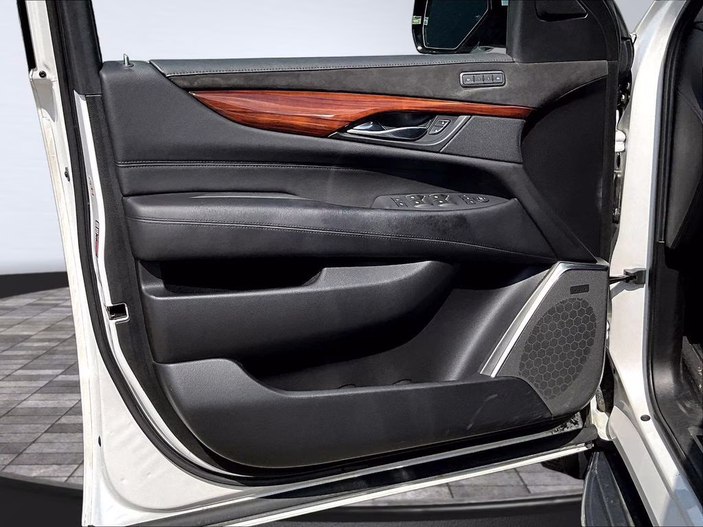 2019 Crystal White Tricoat Cadillac Escalade Luxury 4X4 SUV