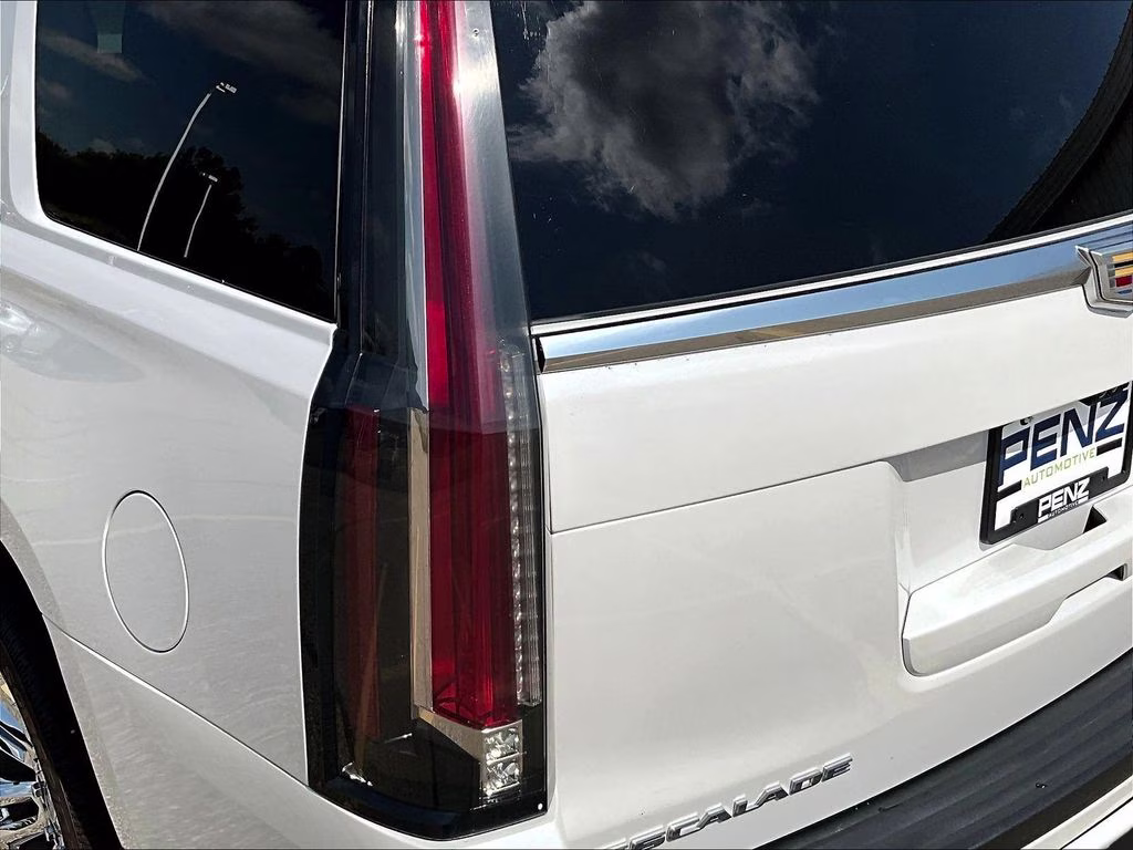 2019 Crystal White Tricoat Cadillac Escalade Luxury 4X4 SUV