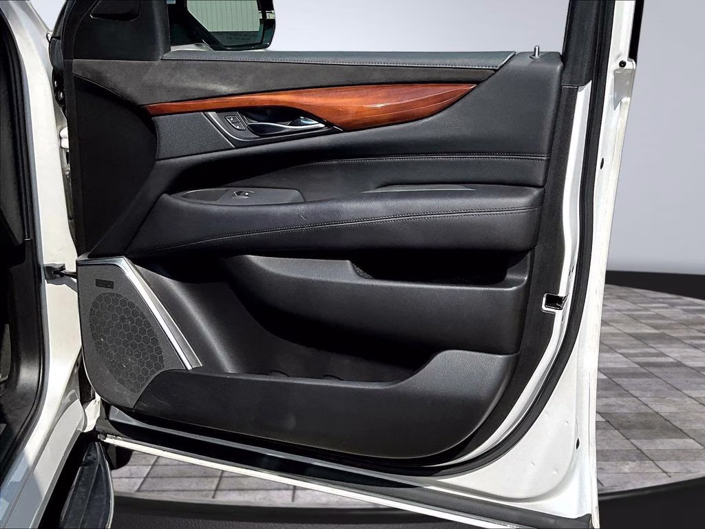 2019 Crystal White Tricoat Cadillac Escalade Luxury 4X4 SUV