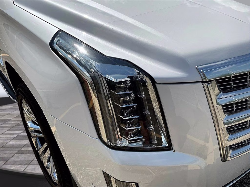 2019 Crystal White Tricoat Cadillac Escalade Luxury 4X4 SUV