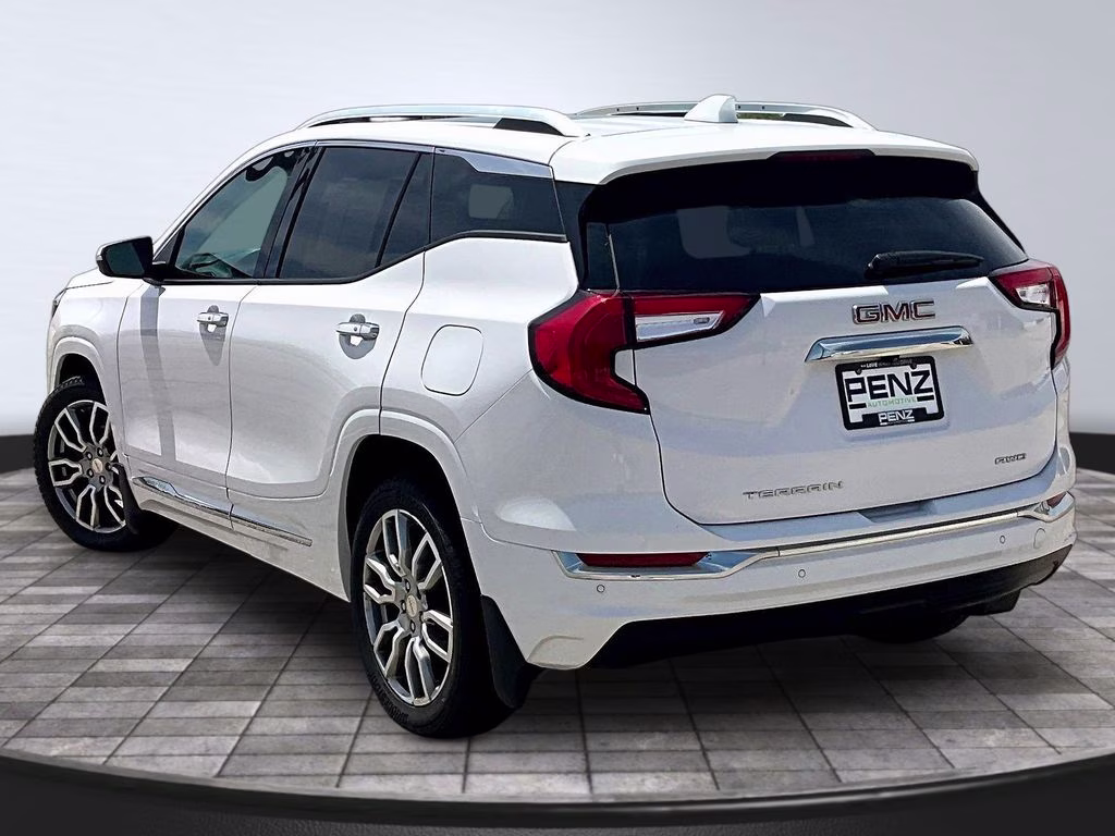 2022 White Frost Tricoat GMC Terrain Denali AWD SUV