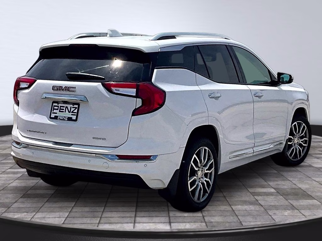 2022 White Frost Tricoat GMC Terrain Denali AWD SUV