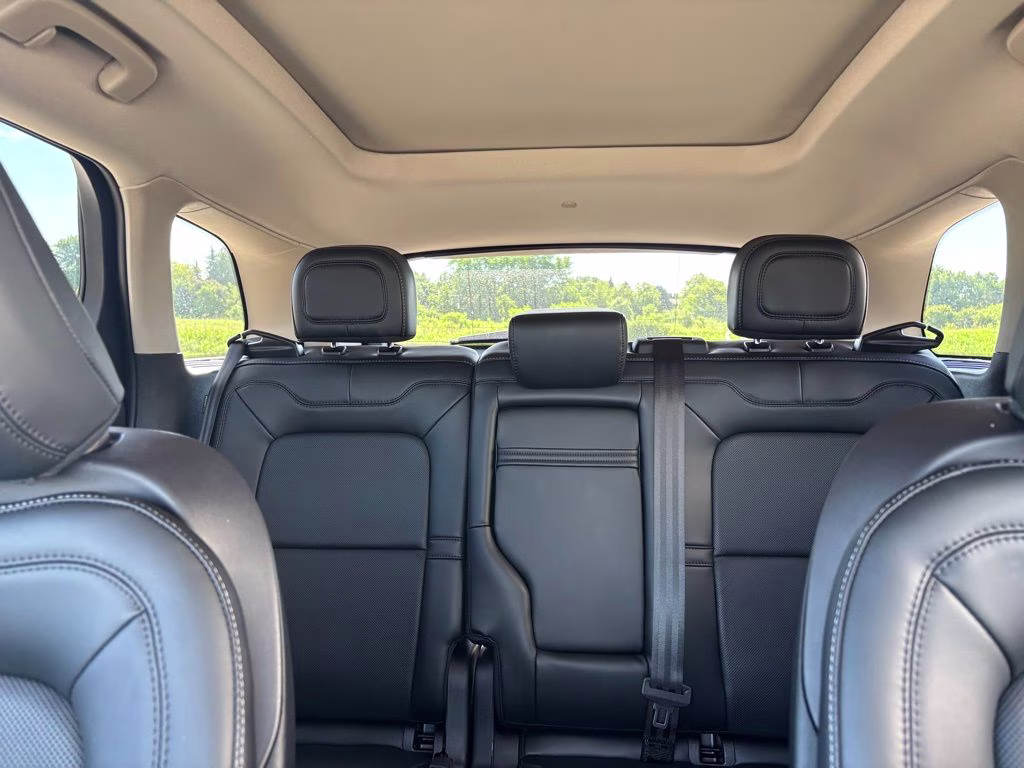 2025 Crystal White Metallic Clearcoat Lincoln Corsair Reserve AWD SUV