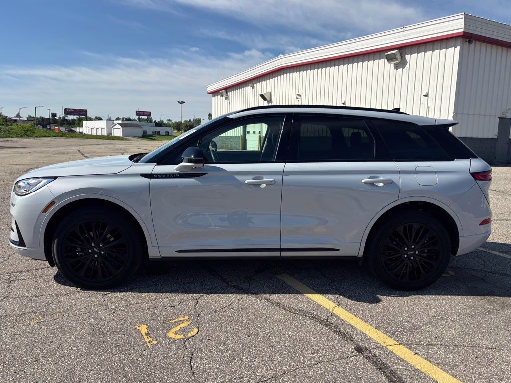 2025 Crystal White Metallic Clearcoat Lincoln Corsair Reserve AWD SUV