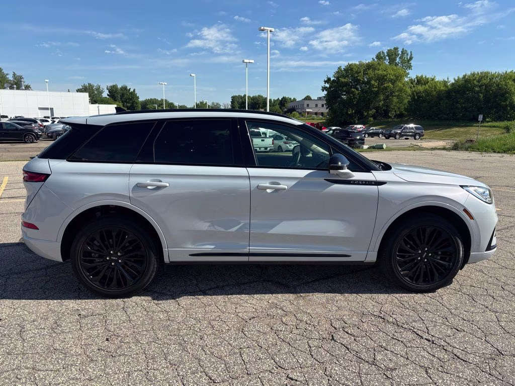 2025 Crystal White Metallic Clearcoat Lincoln Corsair Reserve AWD SUV