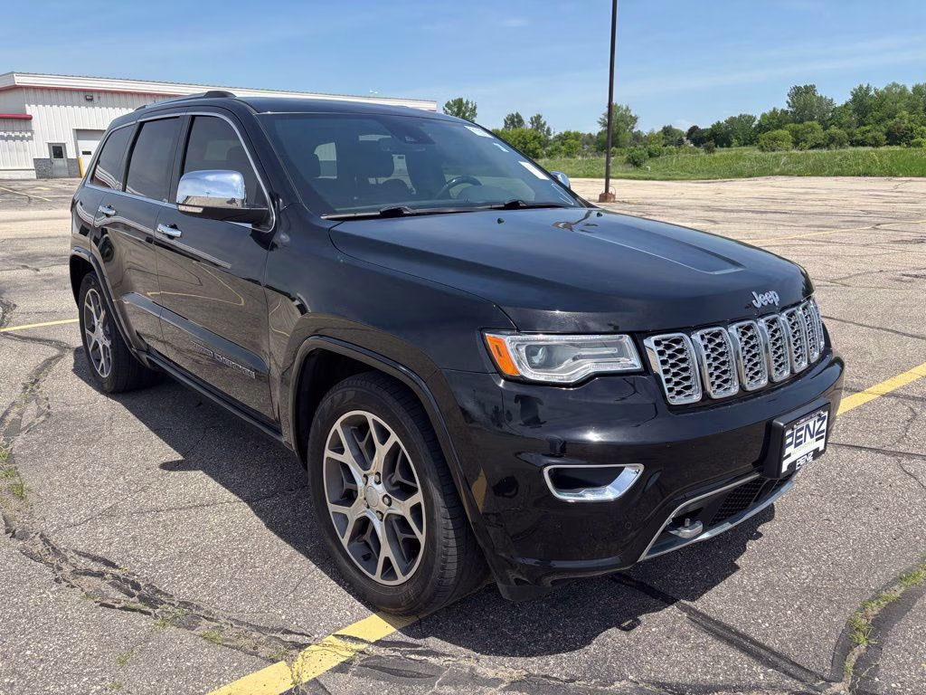 2021 Diamond Black Crystal Pearlcoat Jeep Grand Cherokee Overland 4X4 SUV
