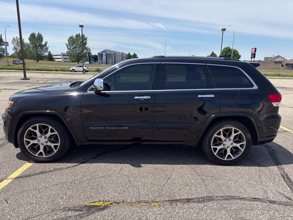 2021 Diamond Black Crystal Pearlcoat Jeep Grand Cherokee Overland 4X4 SUV