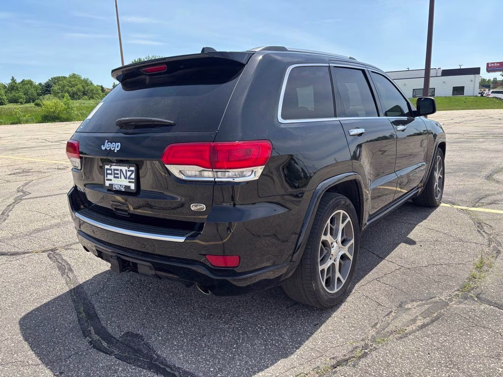 2021 Diamond Black Crystal Pearlcoat Jeep Grand Cherokee Overland 4X4 SUV
