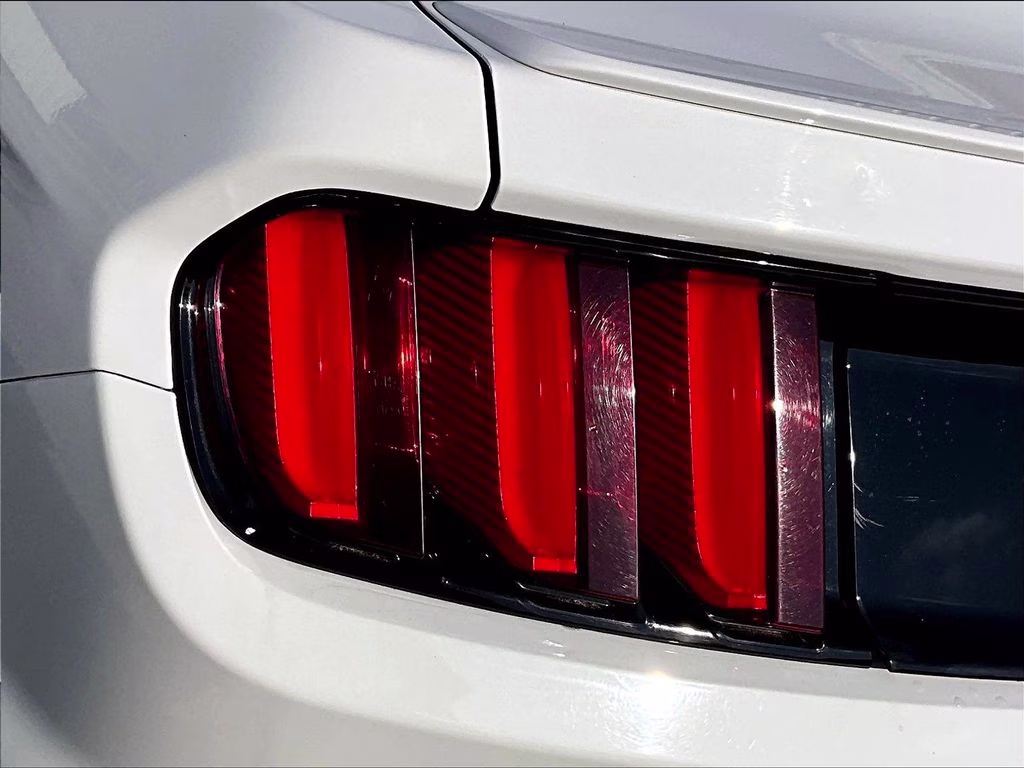 2016 Oxford White Ford Mustang EcoBoost RWD Coupe
