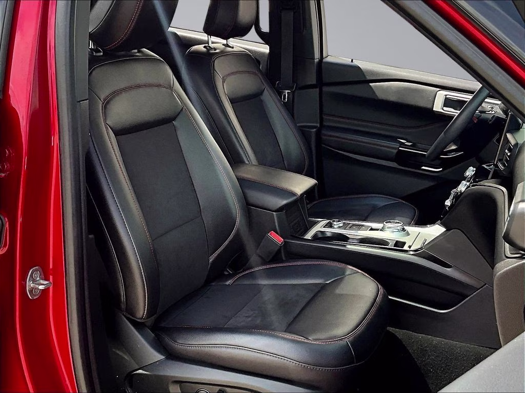 2024 Rapid Red Metallic Tinted Clearcoat Ford Explorer ST-Line 4X4 SUV