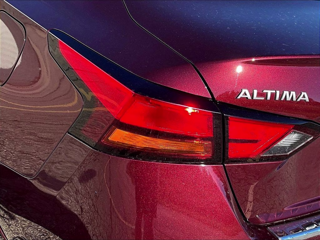 2023 Garnet Pearl Metallic Nissan Altima 2.5 SV AWD Sedan