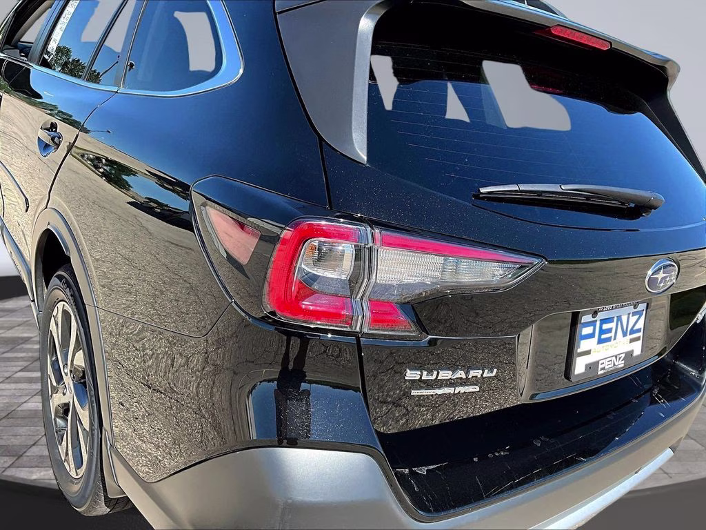 2022 Crystal Black Silica Subaru Outback Limited XT AWD SUV