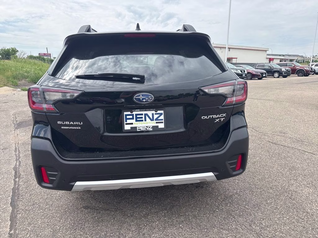 2022 Crystal Black Silica Subaru Outback Limited XT AWD SUV