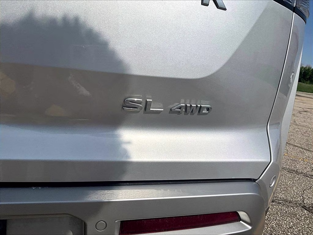 2024 Brilliant Silver Metallic Nissan Pathfinder SL 4X4 SUV
