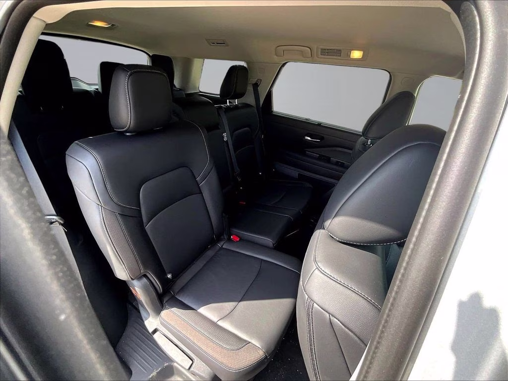 2024 Brilliant Silver Metallic Nissan Pathfinder SL 4X4 SUV