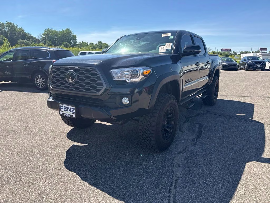 2020 Midnight Black Metallic Toyota Tacoma SR5 4X4 Truck