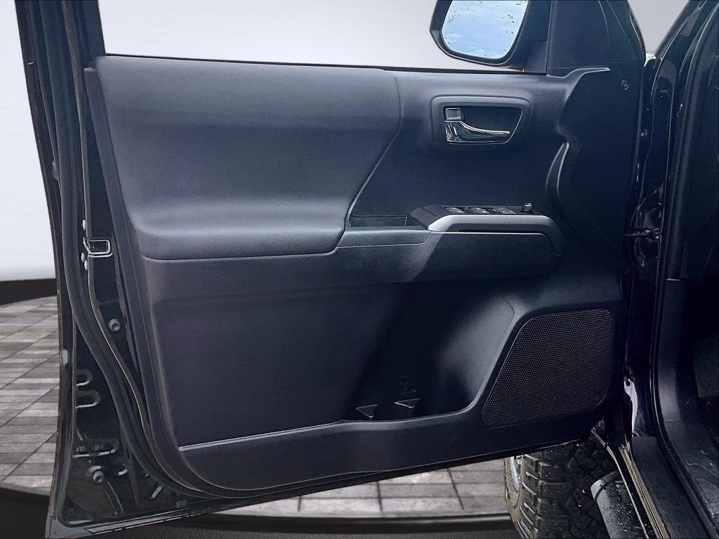 2020 Midnight Black Metallic Toyota Tacoma SR5 4X4 Truck