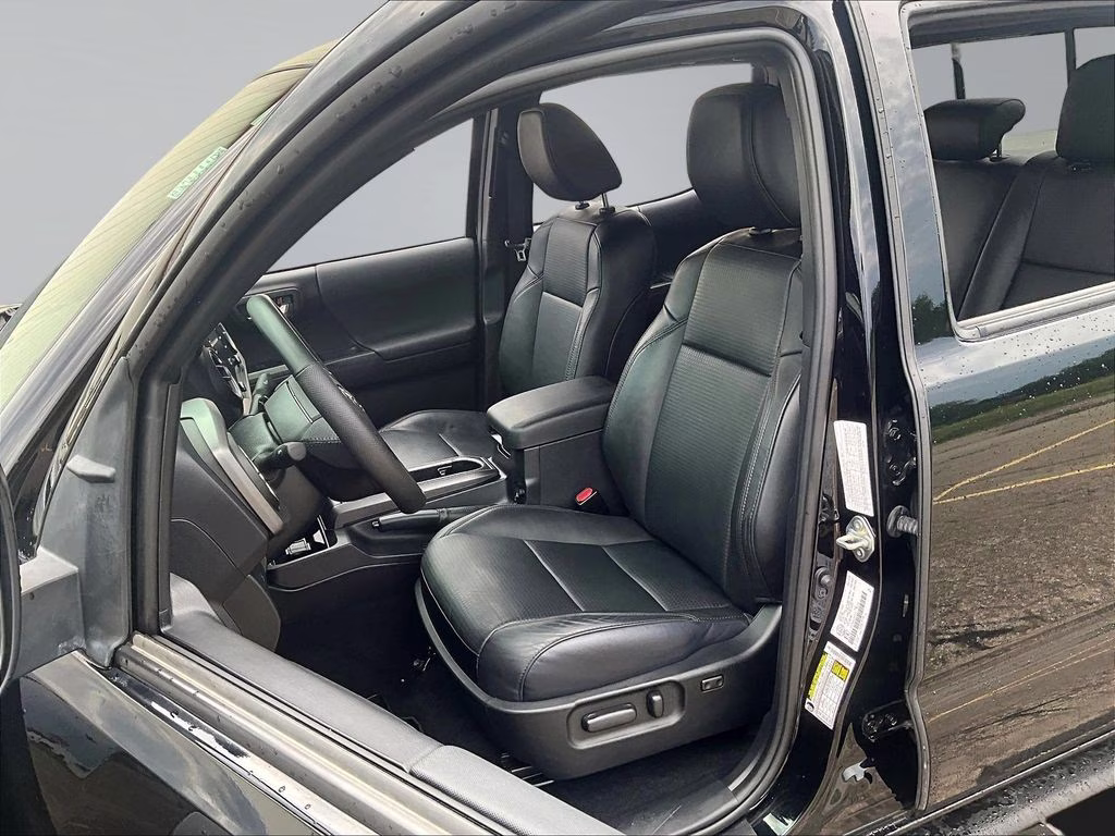 2020 Midnight Black Metallic Toyota Tacoma SR5 4X4 Truck