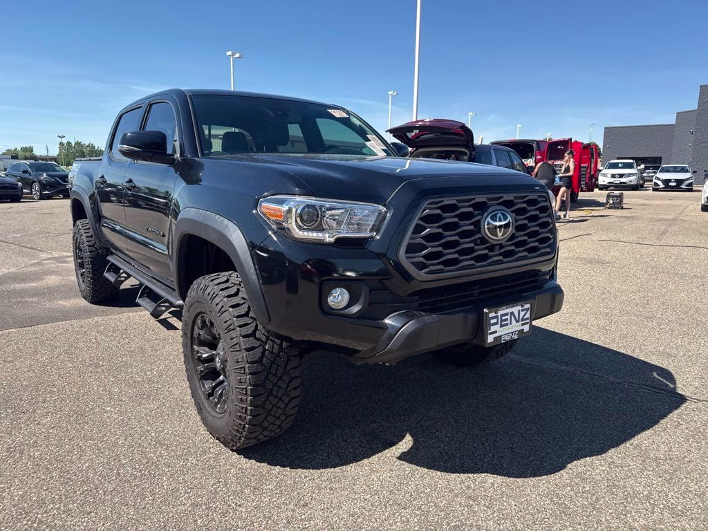 2020 Midnight Black Metallic Toyota Tacoma SR5 4X4 Truck
