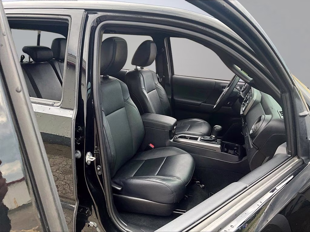 2020 Midnight Black Metallic Toyota Tacoma SR5 4X4 Truck