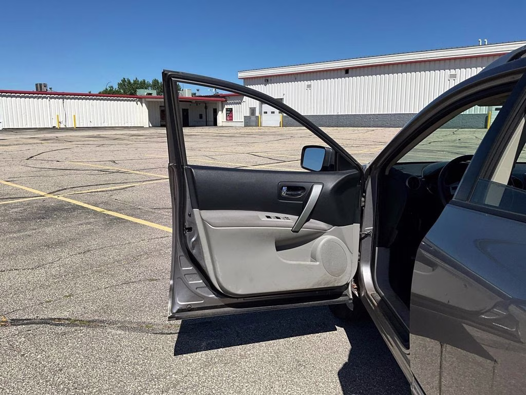 2011 Platinum Graphite Nissan Rogue SV AWD SUV