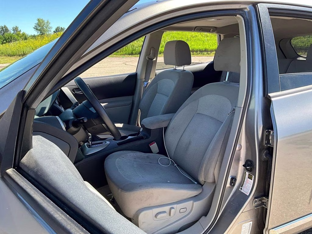 2011 Platinum Graphite Nissan Rogue SV AWD SUV