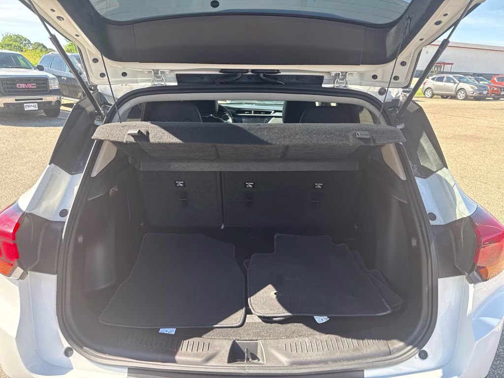 2023 White Frost Tricoat Buick Encore GX Preferred AWD SUV