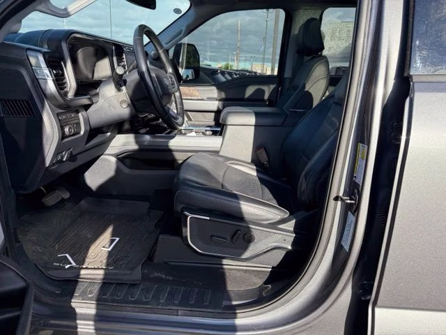 2024 Carbonized Gray Metallic Ford Super Duty F-250 SRW Lariat 4X4 Truck