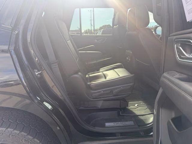2023 Black GMC Yukon SLT 4X4 SUV