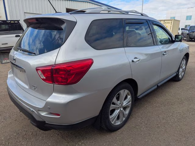 2018 Brilliant Silver Metallic Nissan Pathfinder SL 4X4 SUV