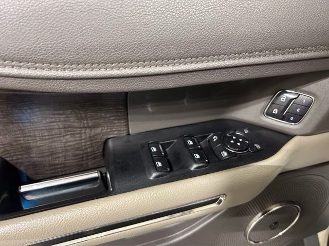 2018 White Platinum Metallic Tri-Coat Ford Expedition Limited 4X4 SUV