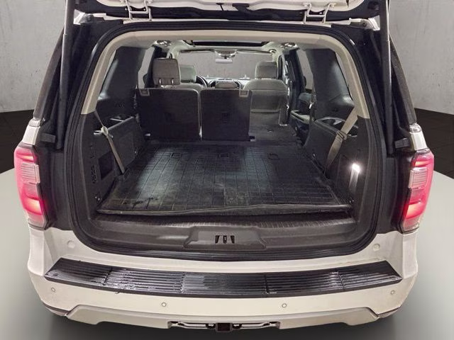 2018 White Platinum Metallic Tri-Coat Ford Expedition Limited 4X4 SUV
