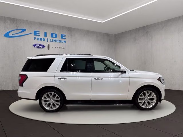 2018 White Platinum Metallic Tri-Coat Ford Expedition Limited 4X4 SUV